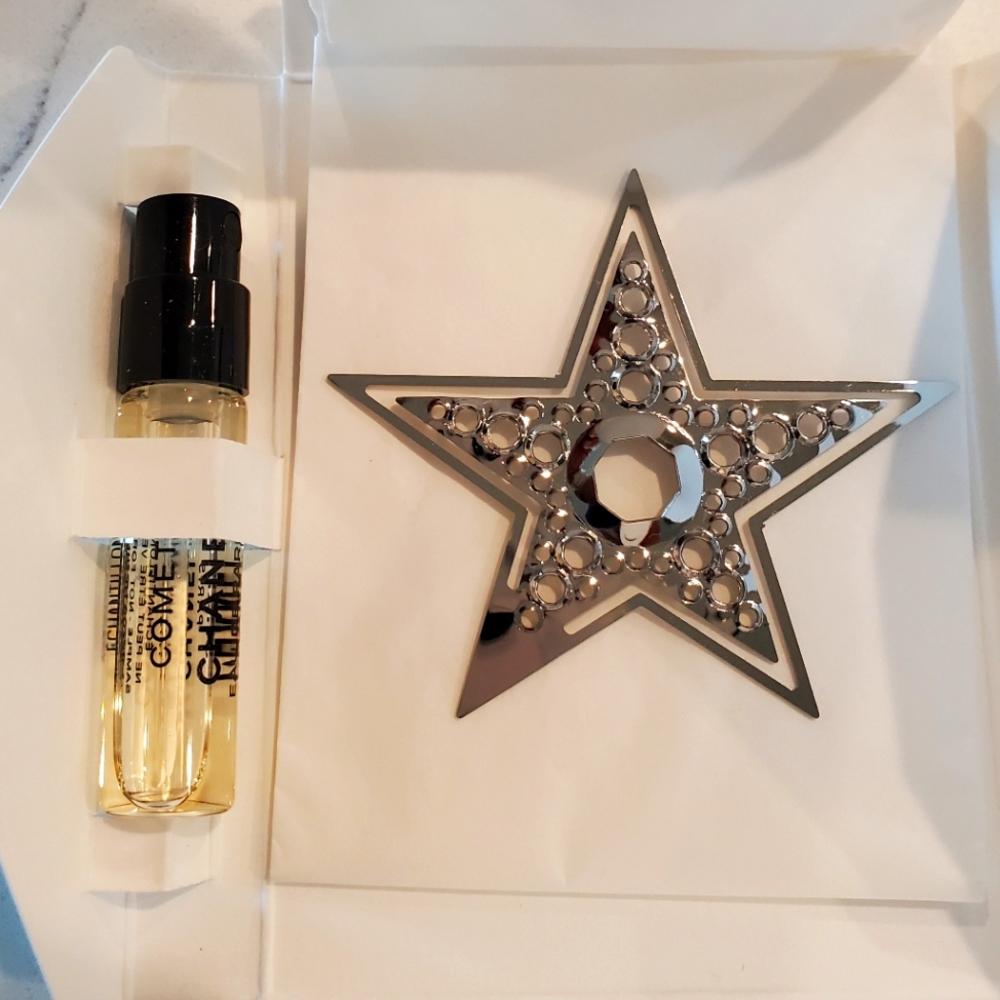 Chanel Cométe & Bookmark